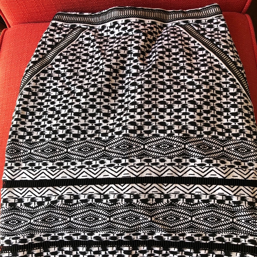 Black and white pattern skirt!